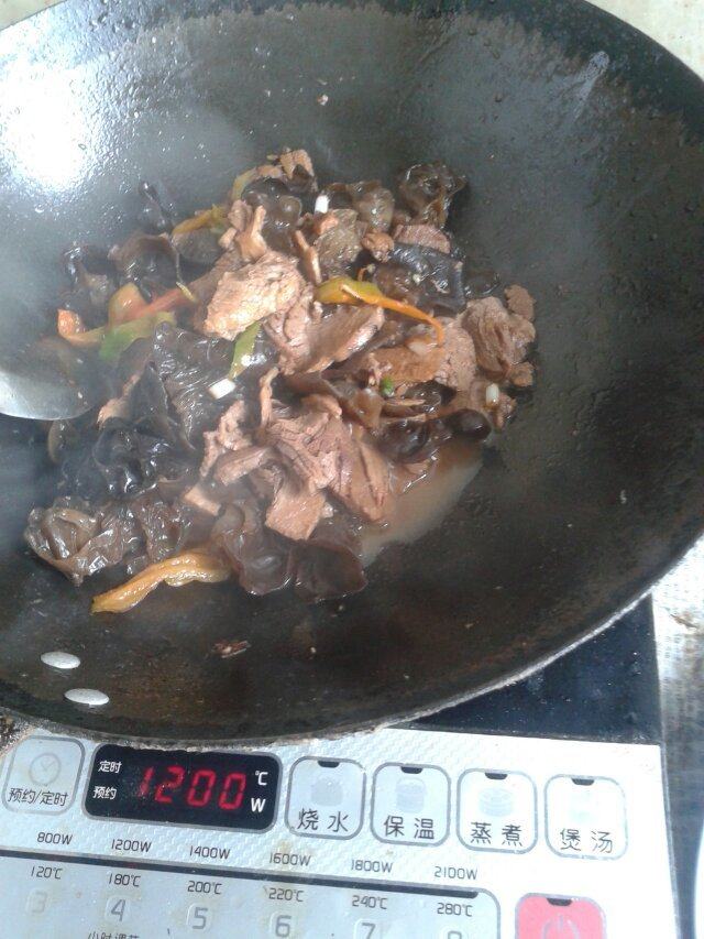牛肉炒木耳步骤7