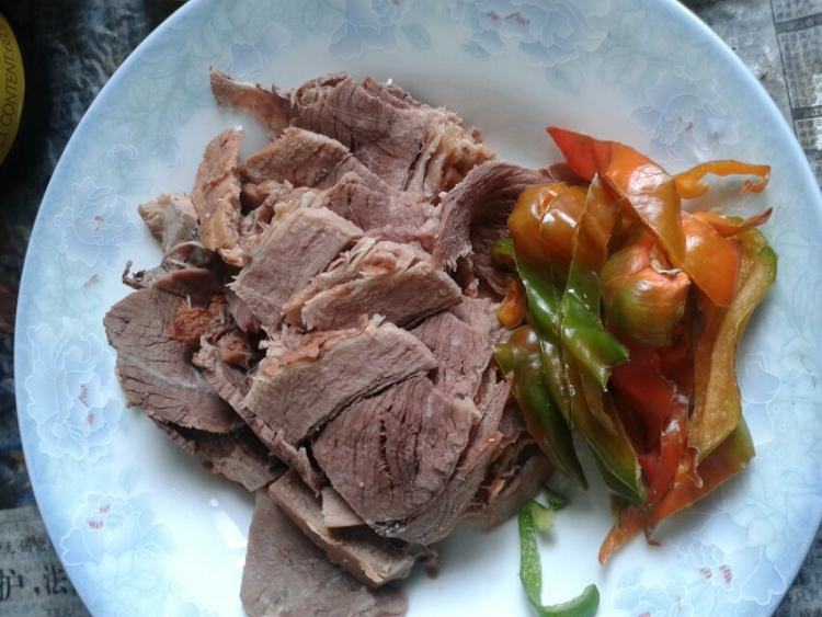 牛肉炒木耳步骤3