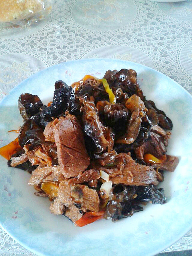 牛肉炒木耳步骤8