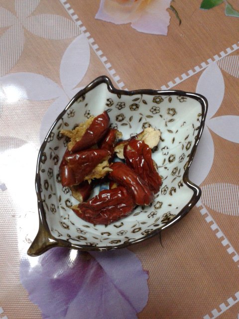 当归炖鸡蛋步骤4