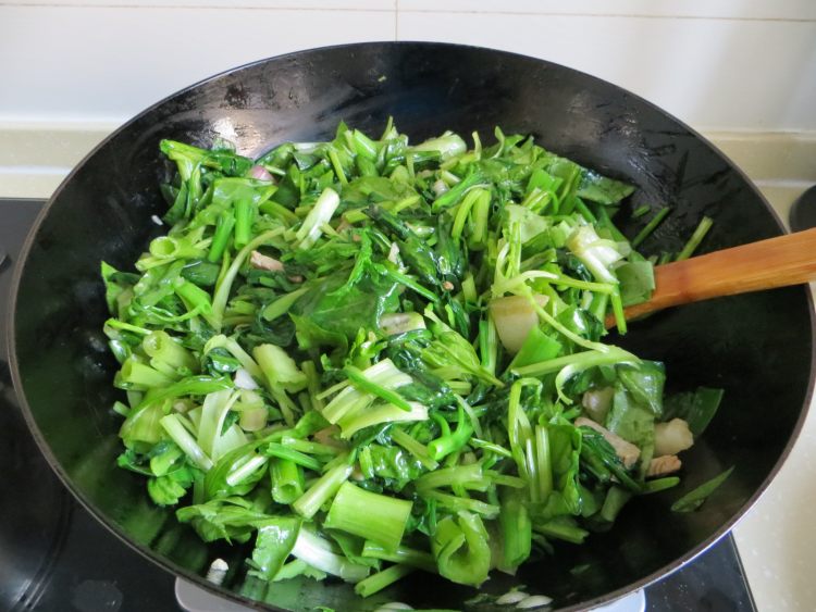 炒菠菜步骤4