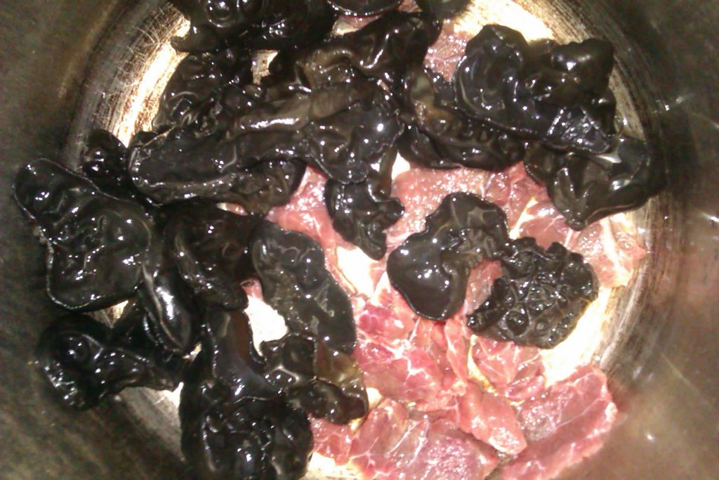 木耳牛肉汤步骤3