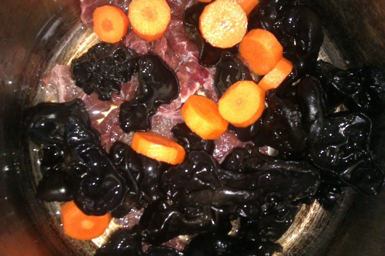 木耳牛肉汤步骤4