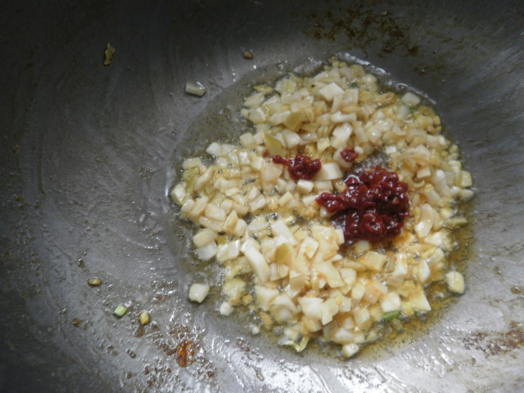 泡酸菜炒鸡血旺步骤4
