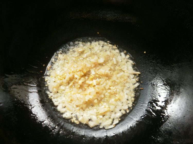 芹菜炒血旺步骤9