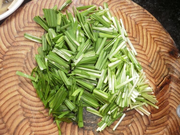 韭菜炒豆干步骤2