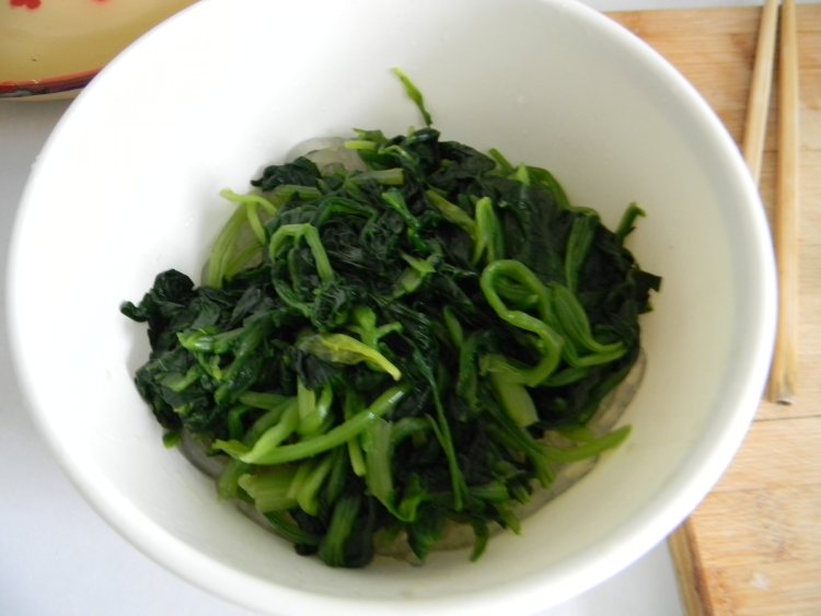 葱香菠菜拌粉条步骤5