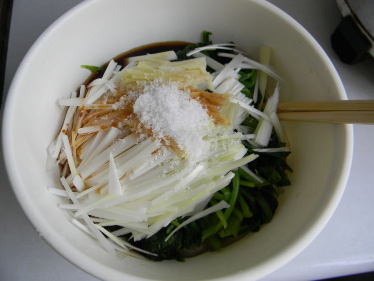 葱香菠菜拌粉条步骤7