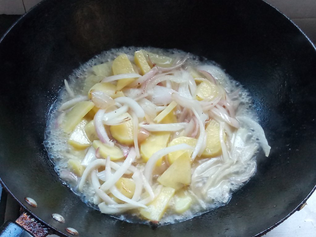 洋葱番茄烩土豆步骤6