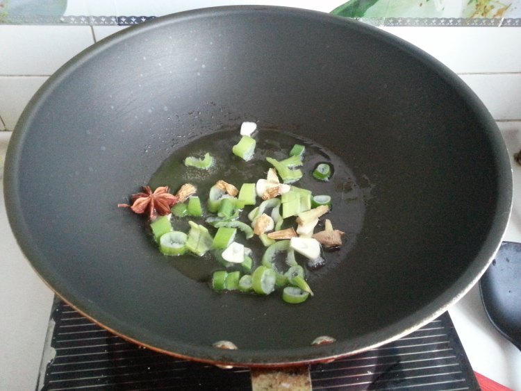 腊鱼烧茄子步骤5