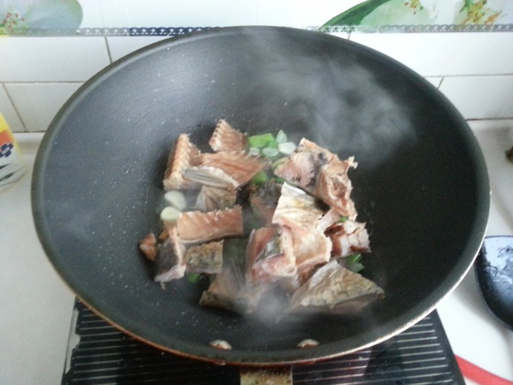 腊鱼烧茄子步骤6