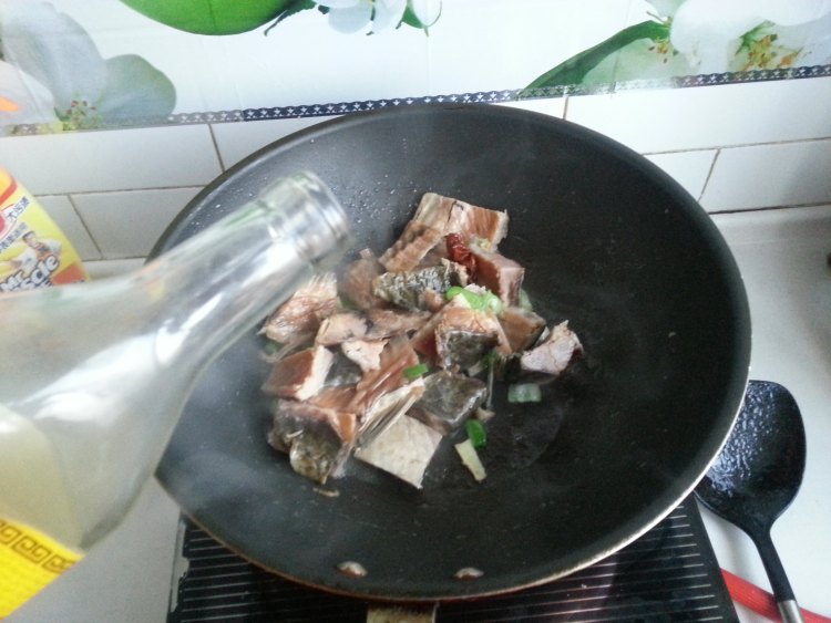 腊鱼烧茄子步骤7
