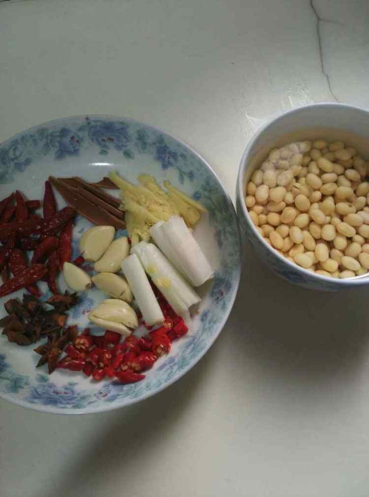 红焖猪脚黄豆步骤1