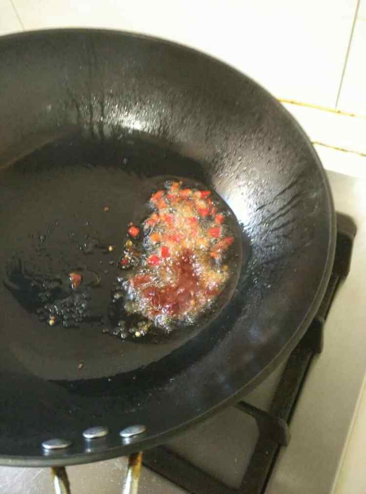 红焖猪脚黄豆步骤4