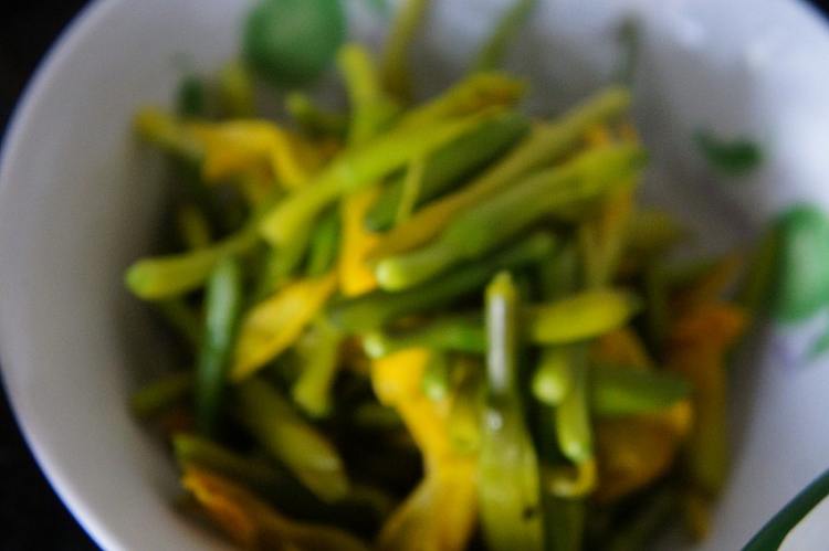 【手工美食】凉拌黄花步骤3