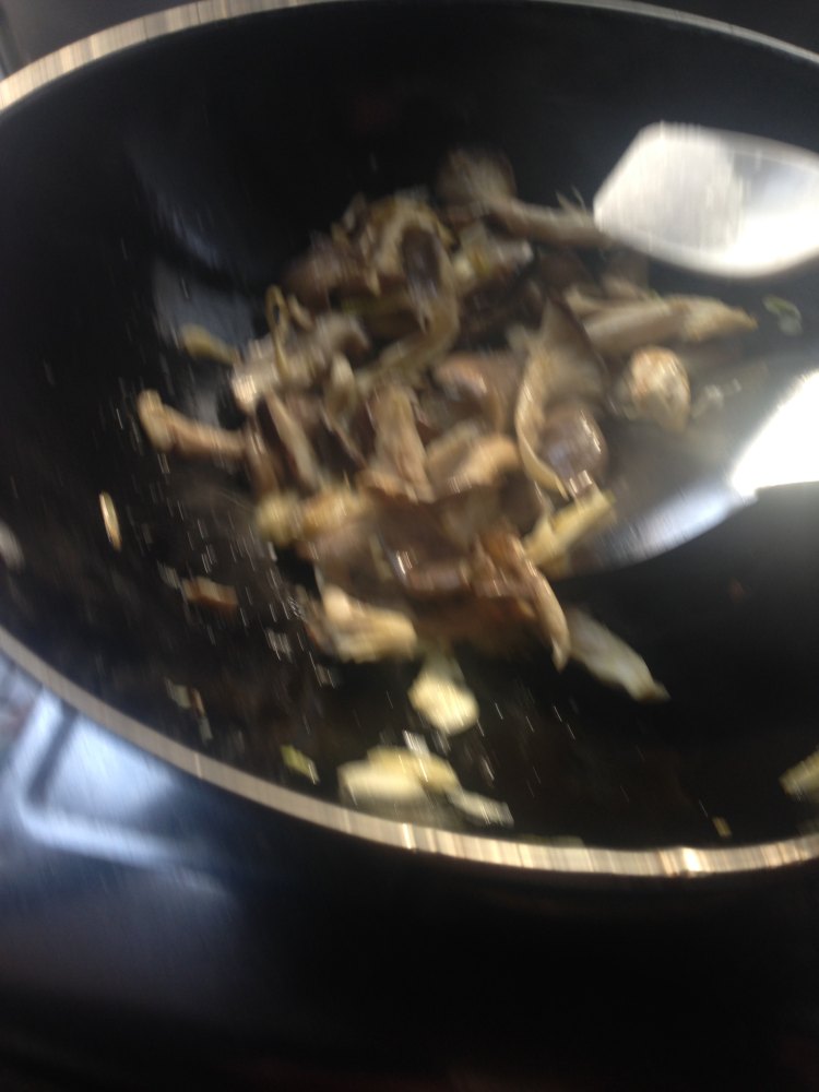 双菇炒青菜步骤8
