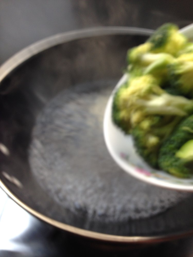 浇汁香菇西兰花步骤4