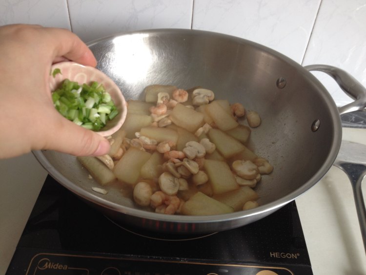 虾仁冬瓜炒口蘑步骤9