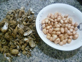 鲜花生炒梅豆步骤2