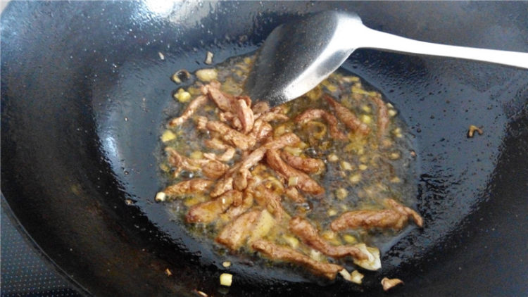 白菜胡萝卜炖冻豆腐步骤6