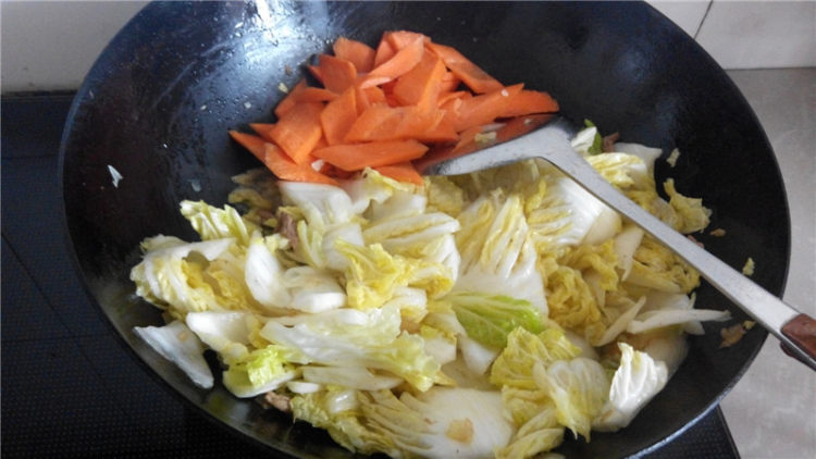 白菜胡萝卜炖冻豆腐步骤8