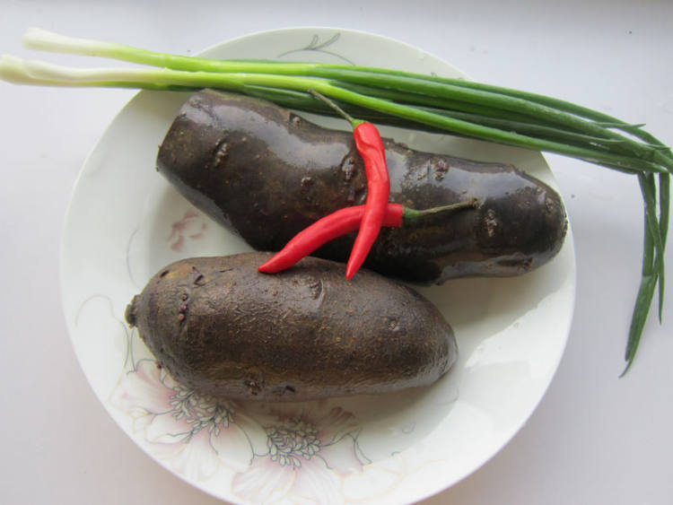爆炒紫土豆丝步骤1
