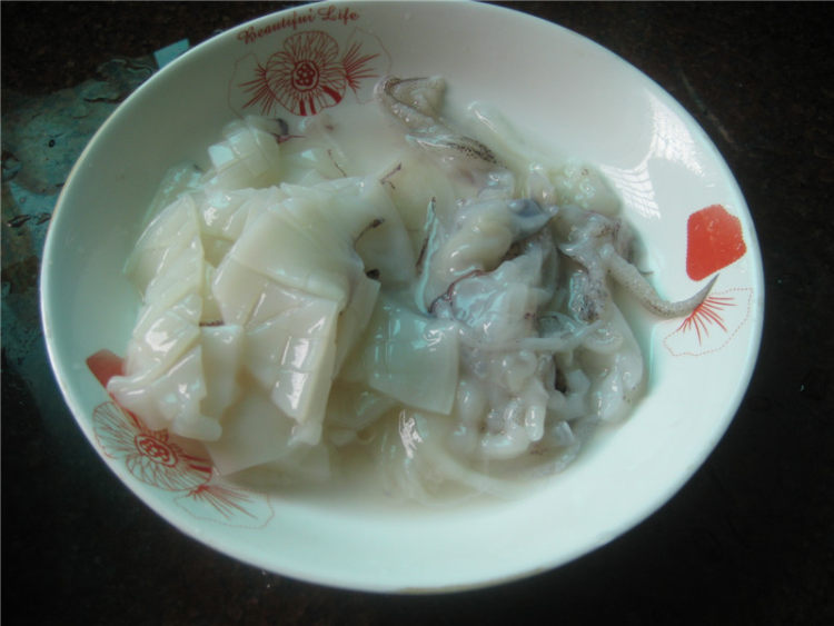 鲜鱿炒黄瓜步骤3