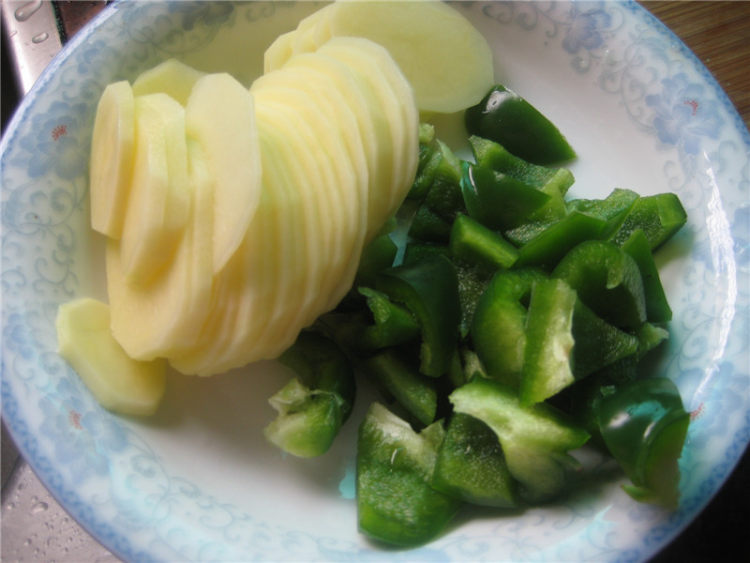 青椒土豆片步骤3