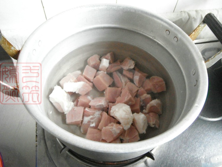 红酒牛肉炖土豆步骤2