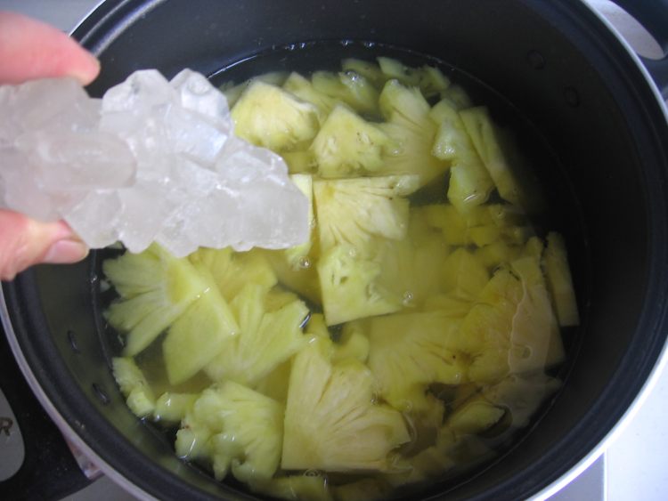 自制菠萝罐头步骤5