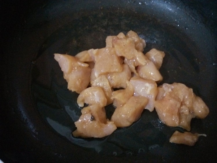 圆白菜鸡丁步骤4