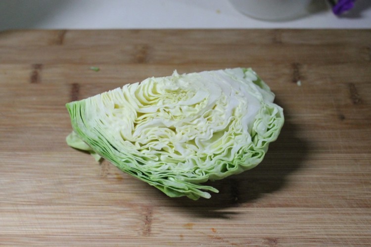 鸡丁圆白菜步骤1