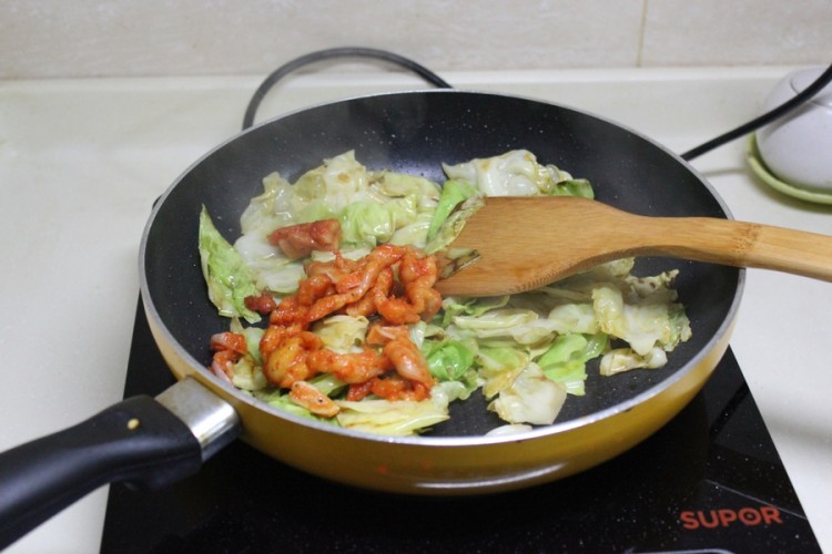 鸡丁圆白菜步骤8