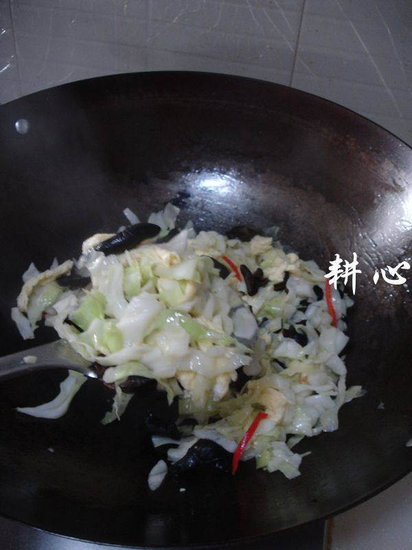 木耳鸡蛋炒圆白菜步骤16