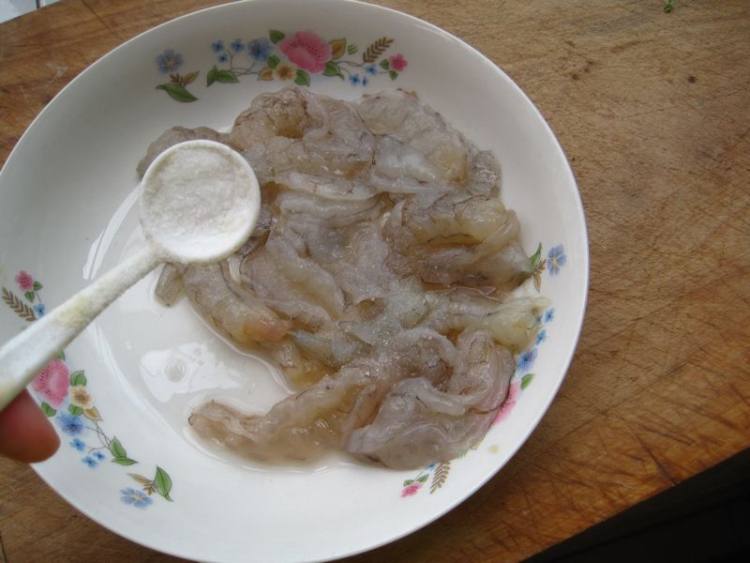 番茄炒虾仁步骤2