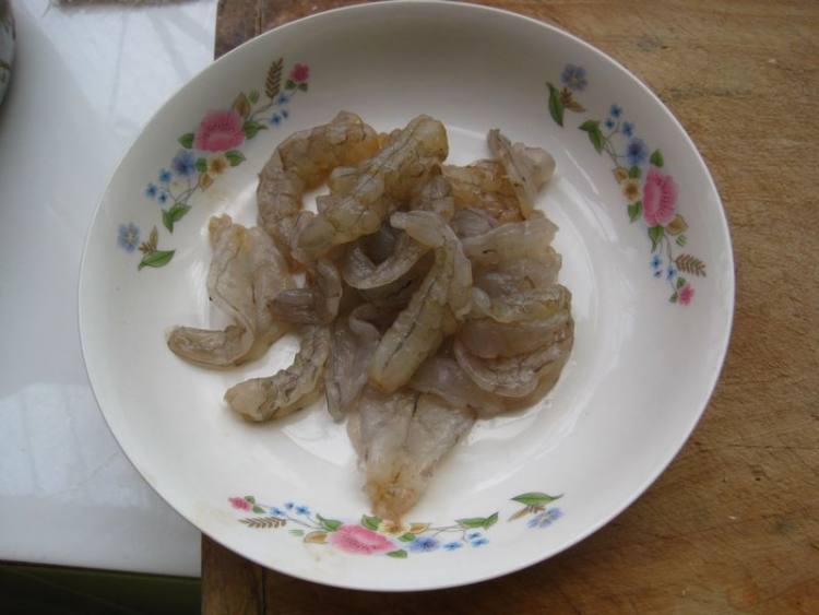 番茄炒虾仁步骤1