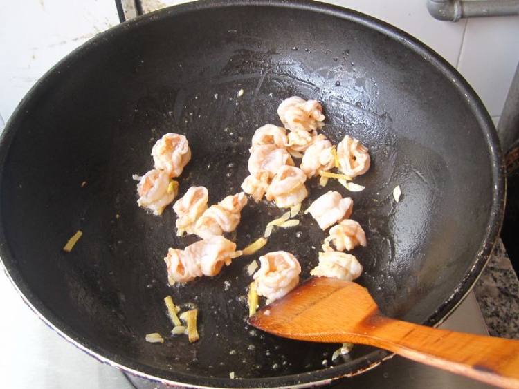番茄炒虾仁步骤5