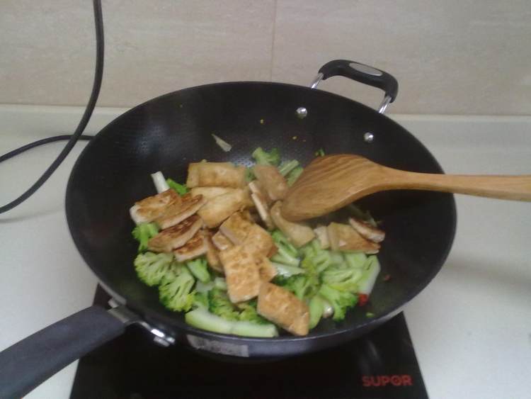 西兰花煎豆腐步骤11