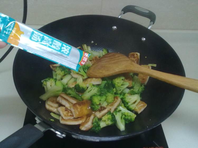 西兰花煎豆腐步骤12