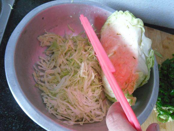 酸辣圆白菜步骤3