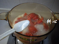 洋葱番茄鲫鱼汤步骤11