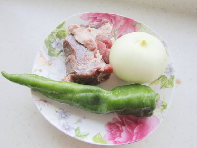 孜然洋葱肉丝步骤1
