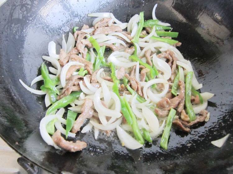 孜然洋葱肉丝步骤11