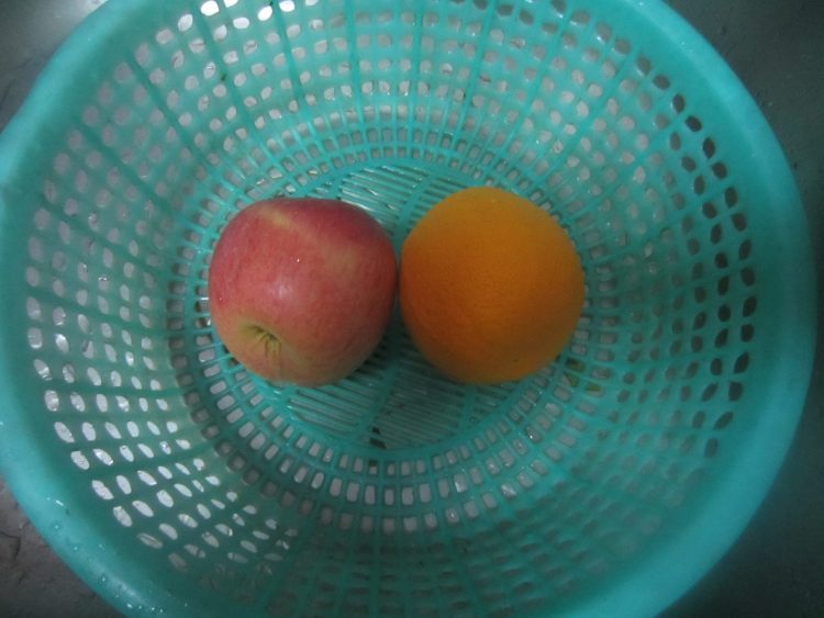 苹果鲜橙汁步骤1