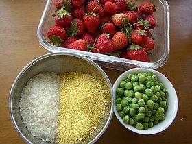 草莓豌豆粥步骤1