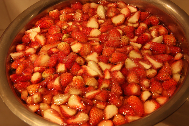 玫瑰草莓酱步骤6