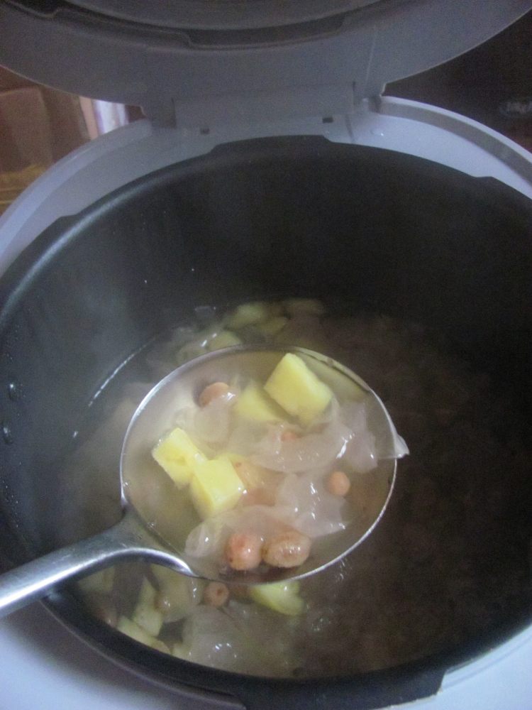 葡萄干菠萝银耳羹步骤11
