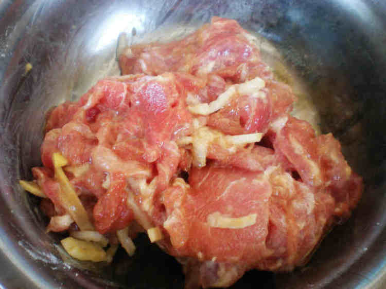 番茄菜花炒肉片步骤7