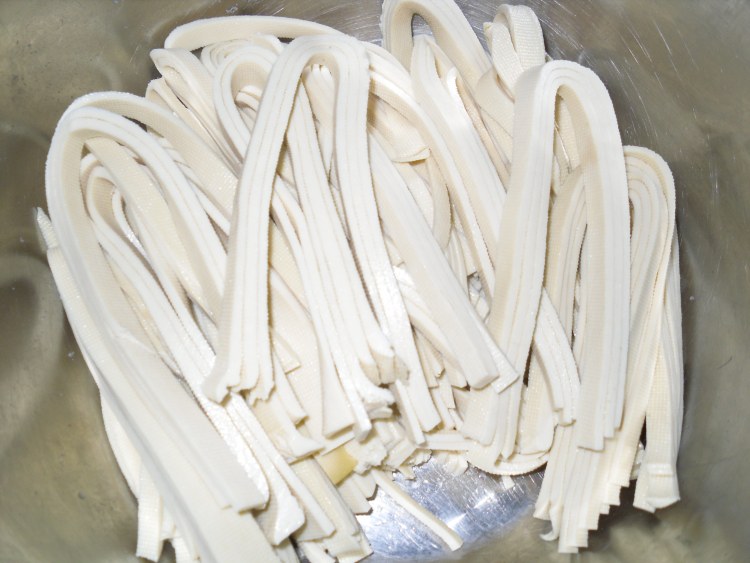 西红柿豆腐皮步骤2