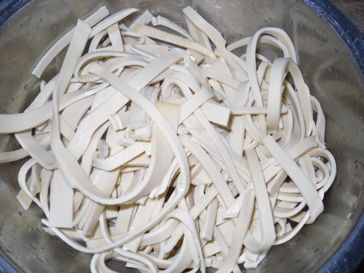 西红柿豆腐皮步骤3